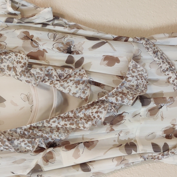 PLUS SIZE DRESS - Picture 3 of 4